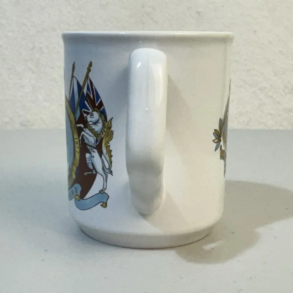 VTGQueen Elizabeth II Bone China Mug To Commemorate The Silver Jubilee 1952-1977